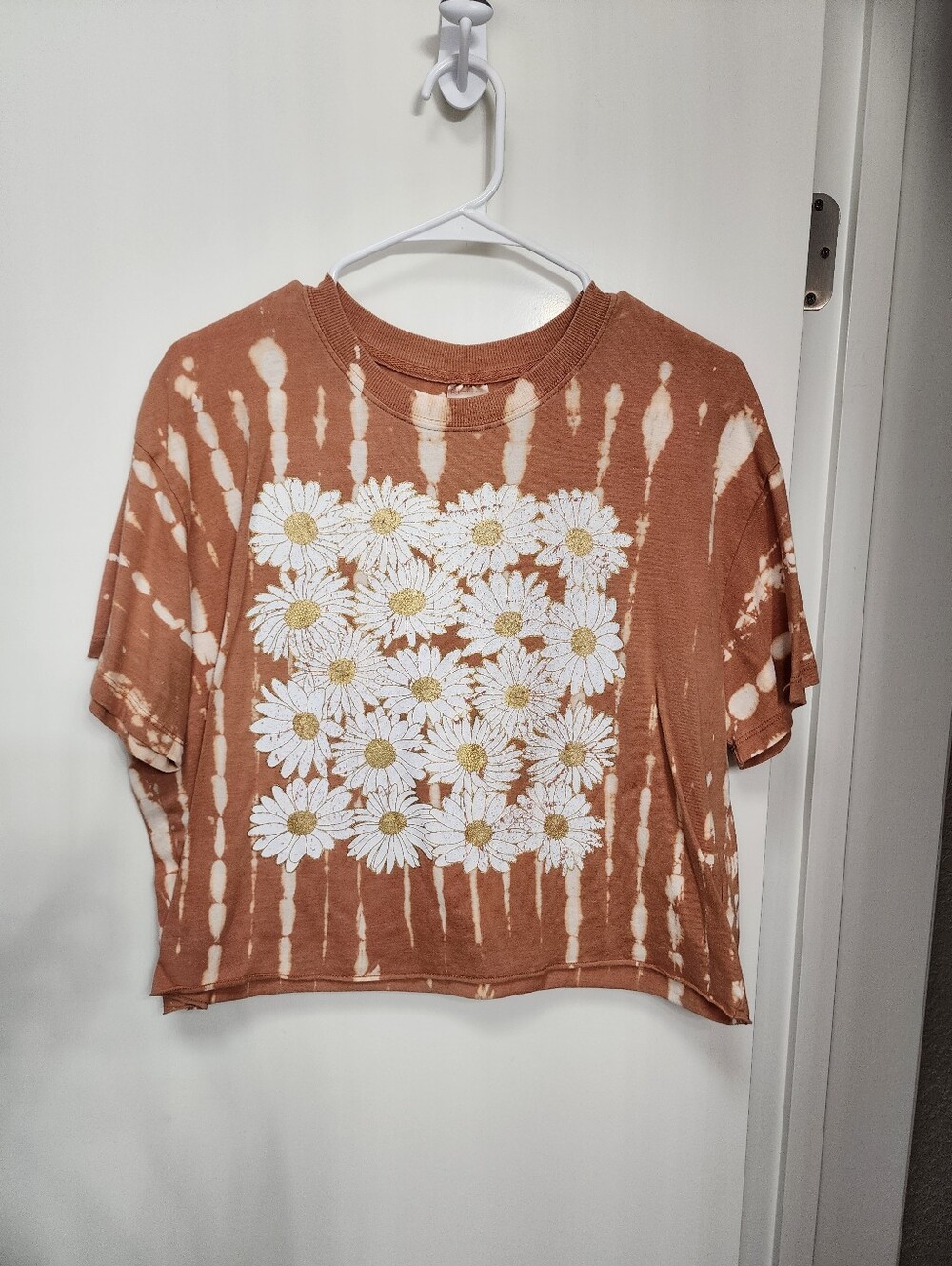 Women's Daisy Tie-Dye Crop Tee